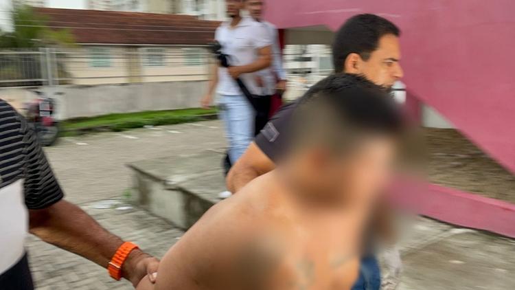 Homem tenta estuprar enteada e agride PMs ao resistir à prisão em Manaus