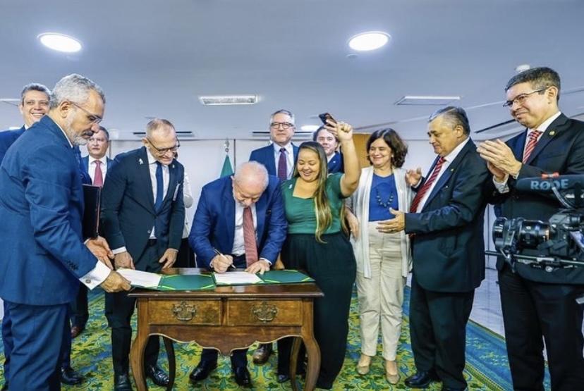 Lula assina projeto que garante recursos para pagar piso salarial de R$ 4,7 mil a enfermeiros