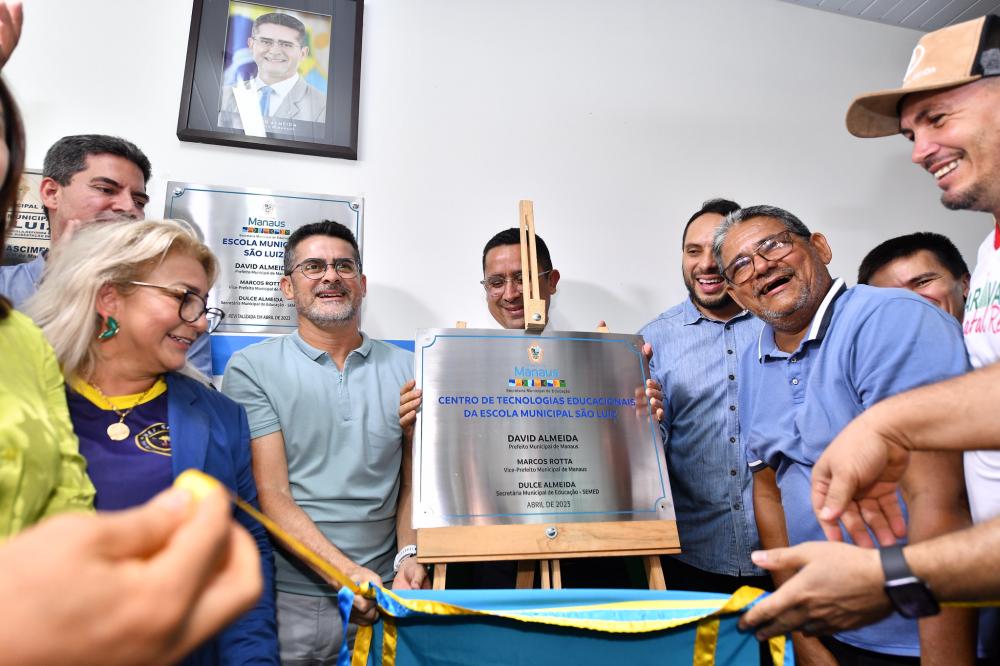 Prefeitura de Manaus reinaugura escola São Luiz sem reforma há mais de 20 anos