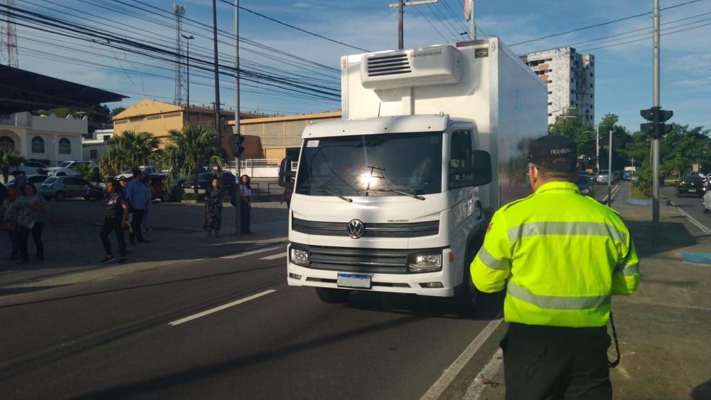 Prefeitura intensifica fiscalização de veículos pesados em vias regulamentadas de Manaus