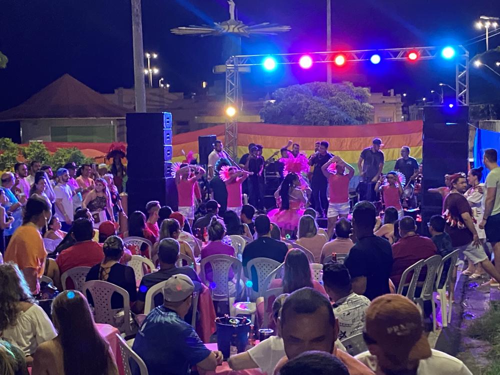 Boi Boiola celebra a diversidade cultural em Parintins com festa de chegada dos itens