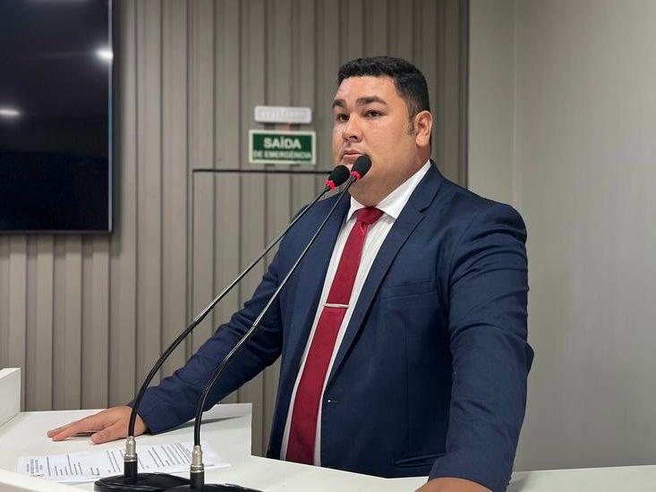 Alex Garcia se posiciona a favor do sistema de cotas da UEA que beneficiam estudantes do interior do AM 