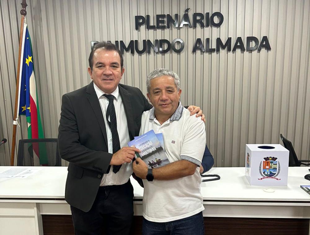 Massilon destaca lançamento de livro sobre interiorização do ensino superior no Amazonas