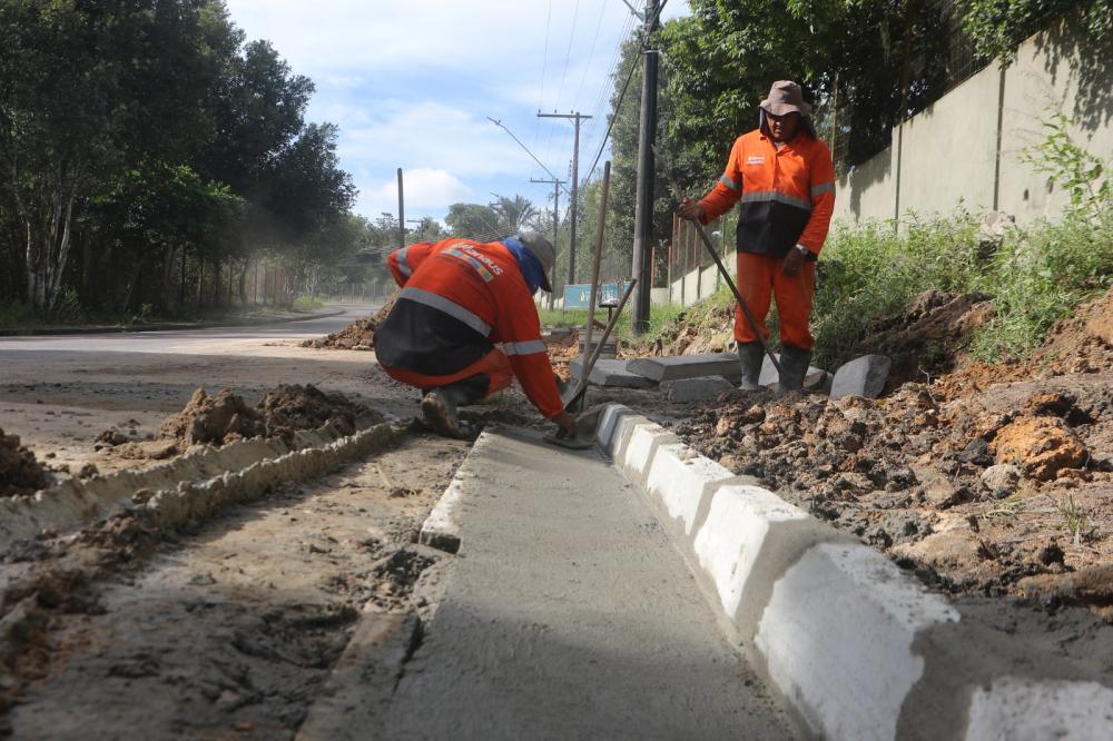 Prefeitura realiza serviços de drenagens em diversos bairros de Manaus