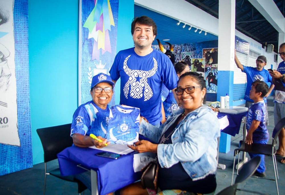 Sócios do Boi Caprichoso recebem camisa exclusiva da temporada 2023