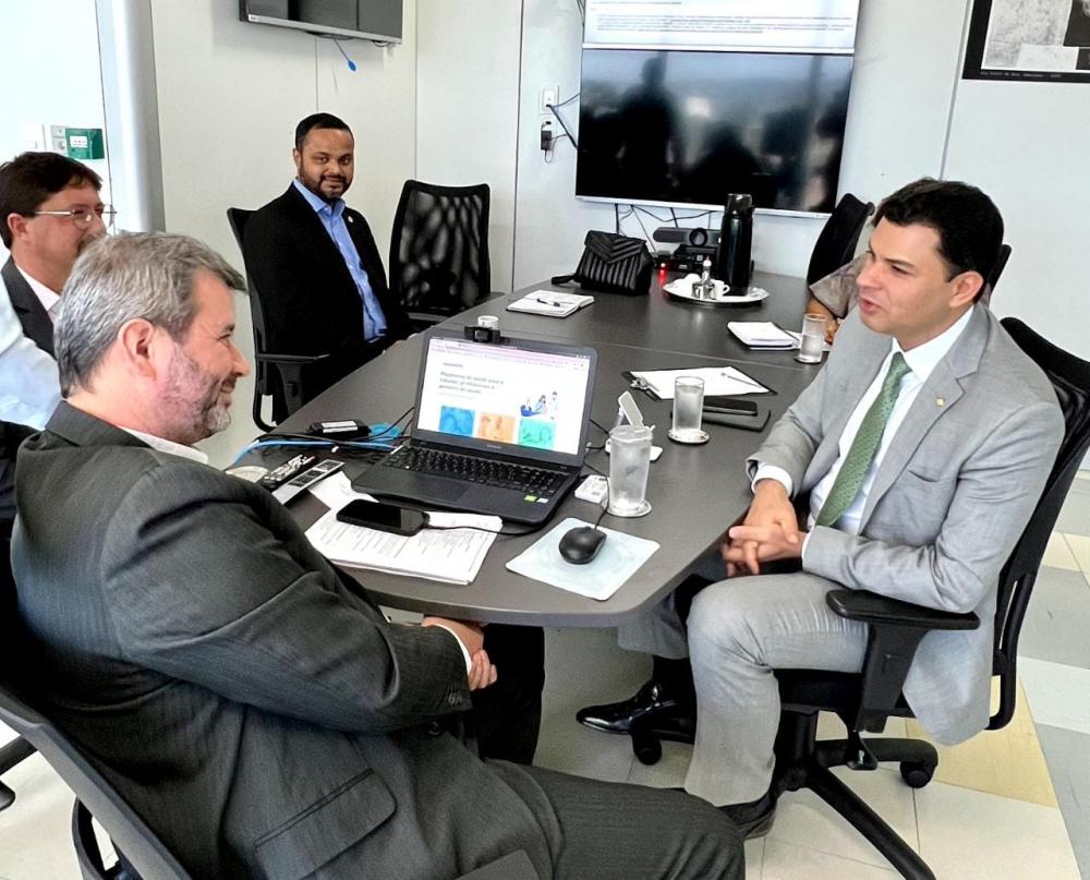 Após reunião com Saullo Vianna, secretário do Ministério da Saúde anuncia mais vagas do Programa Mais Médicos ao AM