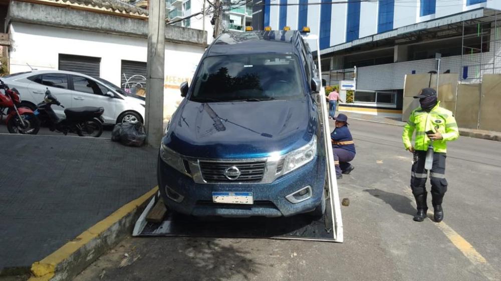 Prefeitura intensifica fiscalização de veículos estacionados irregularmente na zona Centro-Sul de Manaus
