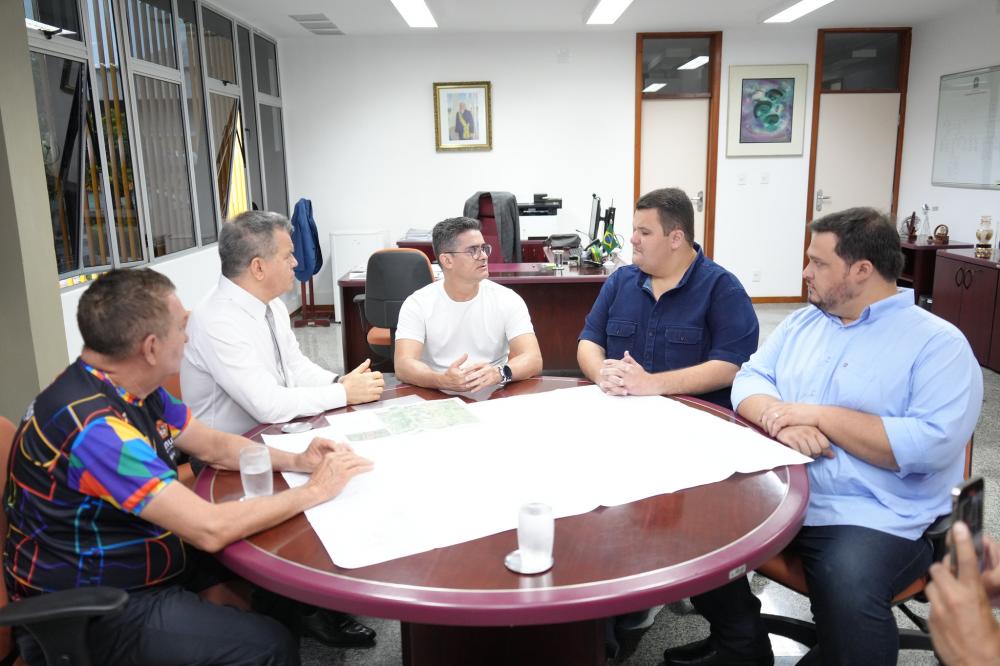 Prefeitura de Manaus alinha projetos de regularização de áreas da Suframa