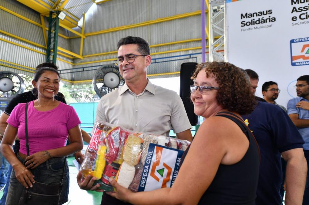 Prefeitura de Manaus entrega mais 250 kits de assistência humanitária para famílias afetadas por chuvas