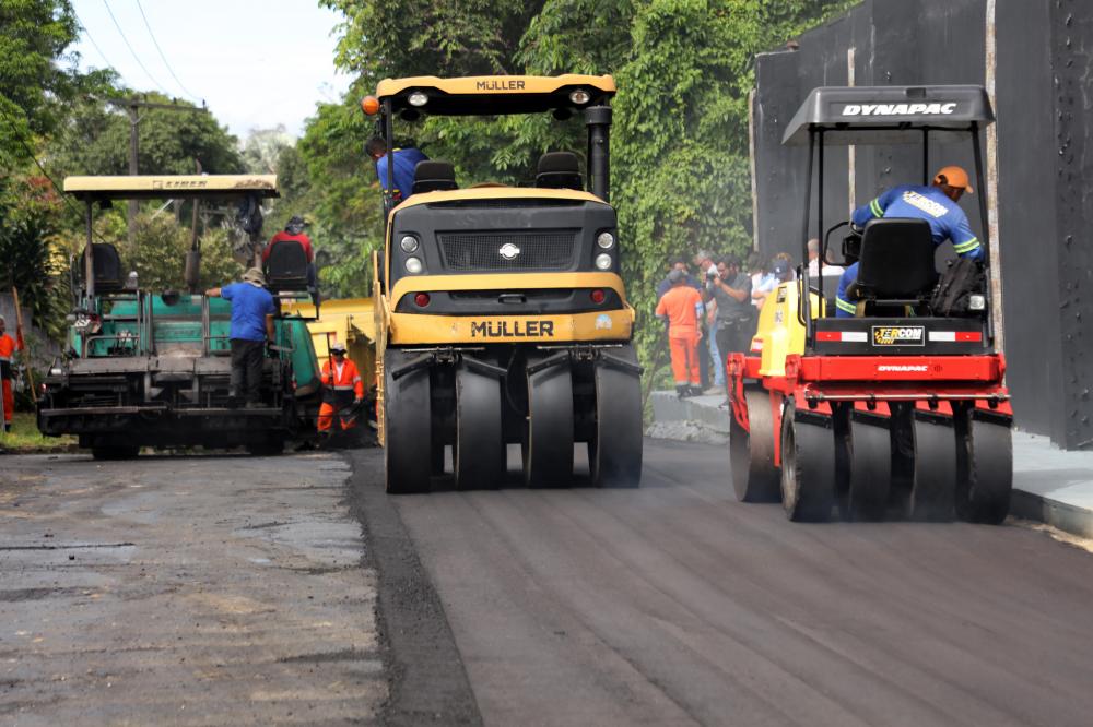 Prefeitura de Manaus aplica 700 toneladas de massa asfáltica no bairro Tarumã