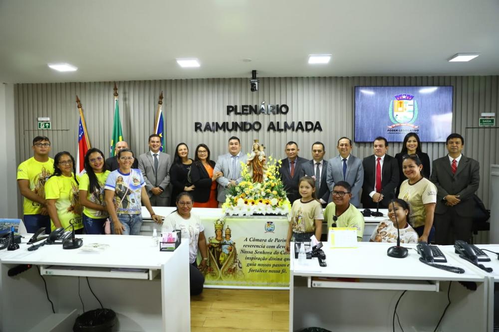 Câmara de Parintins acolhe com devoção a imagem peregrina de Nossa Senhora do Carmo