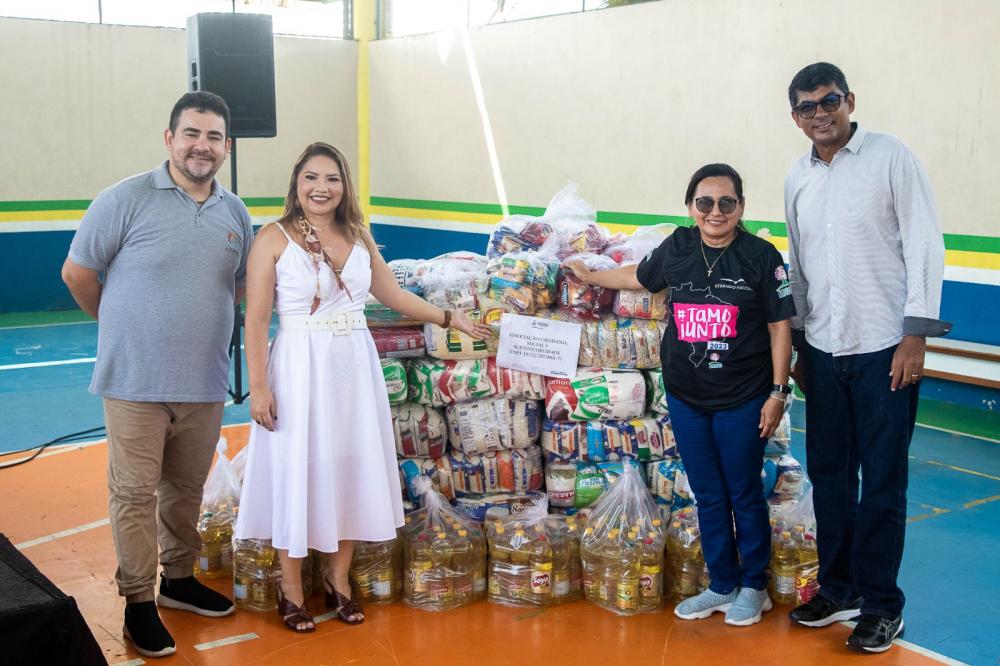 Seas e SEC entregam alimentos trocados por entrada na Festa dos Visitantes para instituições de Parintins