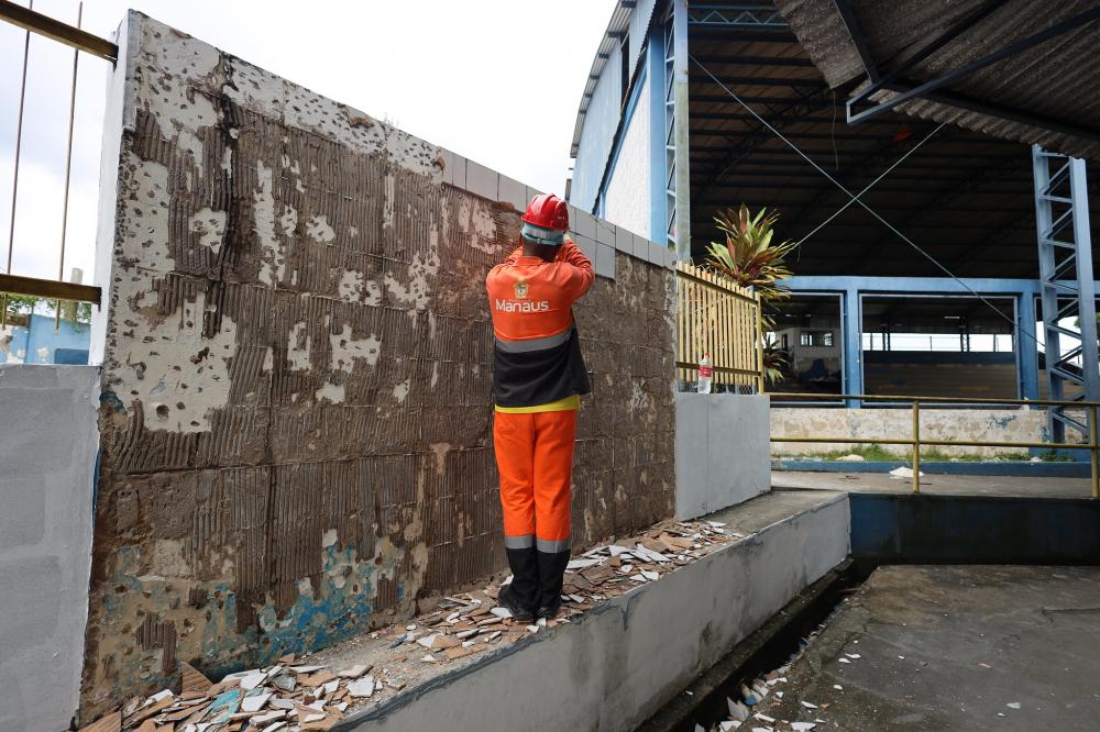 Prefeitura inicia reforma no complexo poliesportivo Amadeu Teixeira, após 20 anos sem manutenção