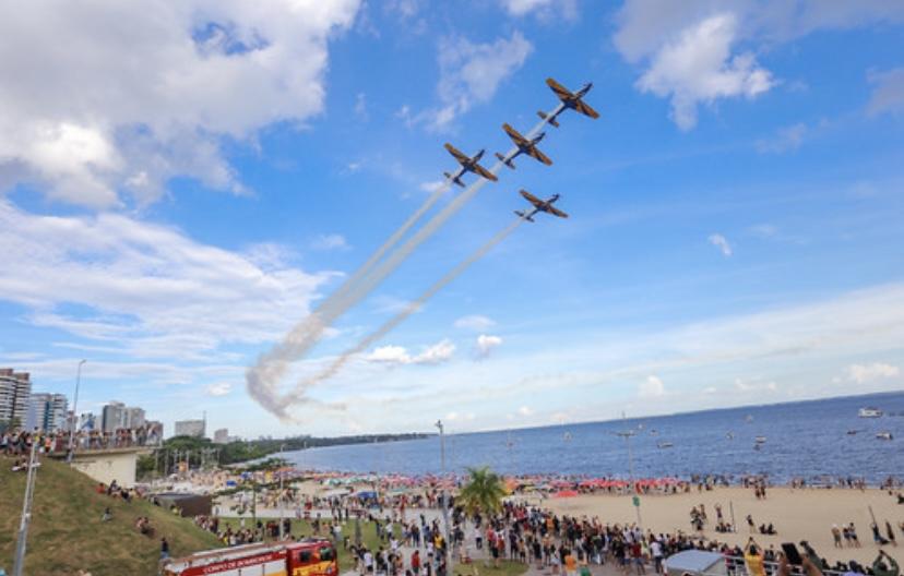 Show aéreo: Manaus recebe espetáculo da Esquadrilha da Fumaça, na Ponta Negra
