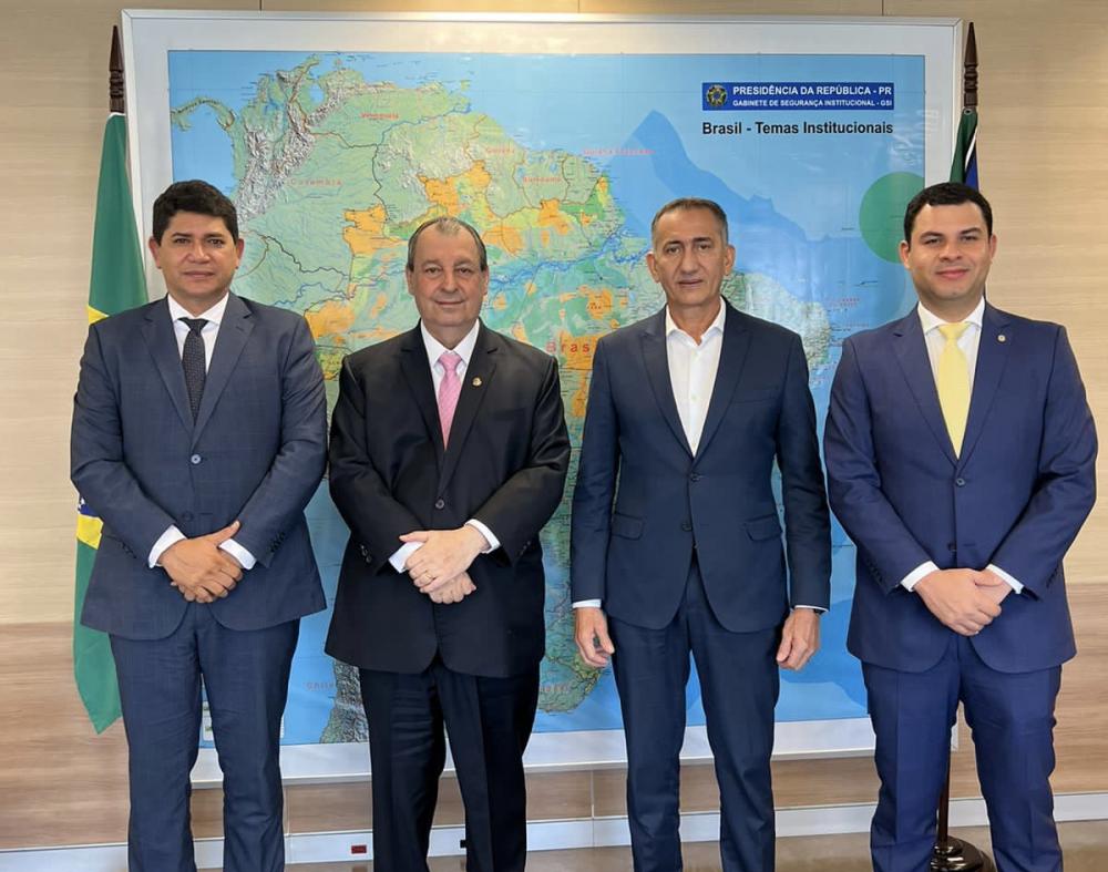 Saullo Vianna reúne com ministros em Brasília em busca de benefícios federais ao município de Parintins