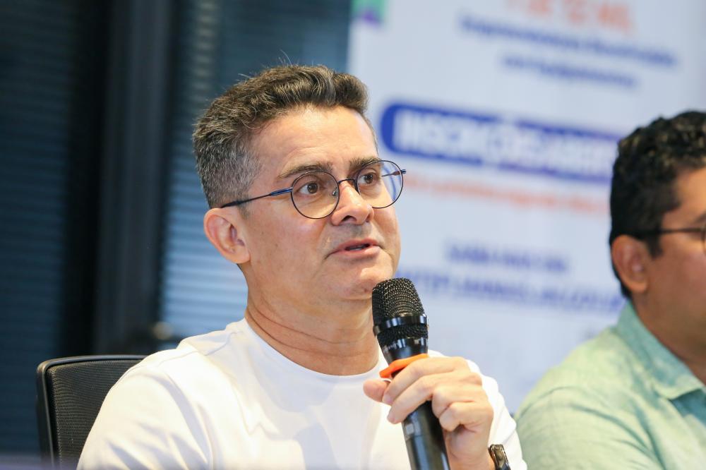 Indignado, prefeito afirma que cobrará, de casa de shows, reparo de ciclovia quebrada por estacionamento ilegal em Manaus