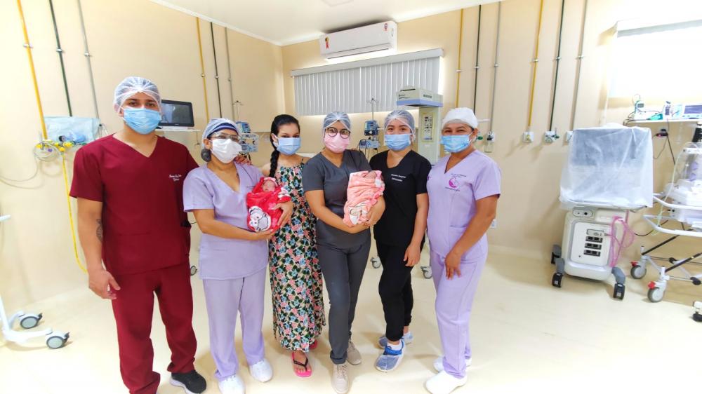 Gêmeas Eloá e Lunna recebem alta após 58 dias de internação no Centro de Neonatologia do Jofre Cohen