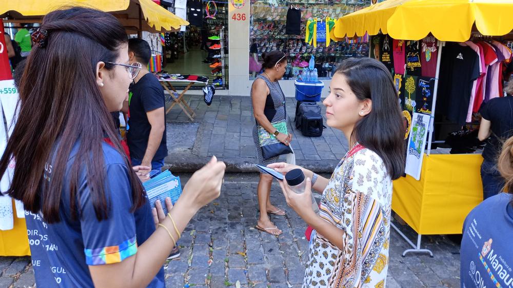 Prefeitura de Manaus realiza ação de sensibilização contra o tráfico de pessoas no centro da cidade