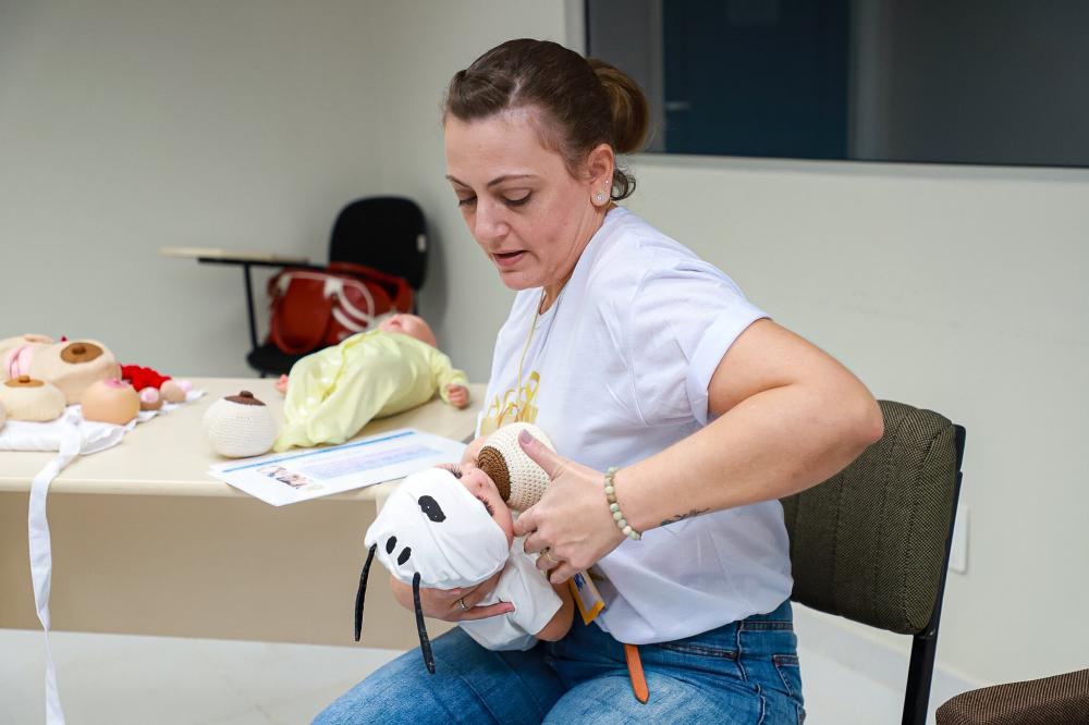 Oficina promovida pela Prefeitura de Manaus capacita profissionais no manejo do aleitamento materno