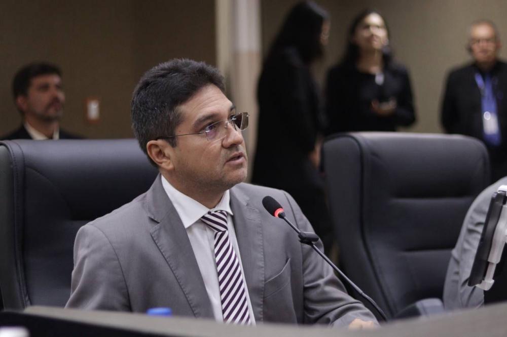 PL de Jander Lobato visa proteger saúde vocal de professores da rede municipal de Manaus