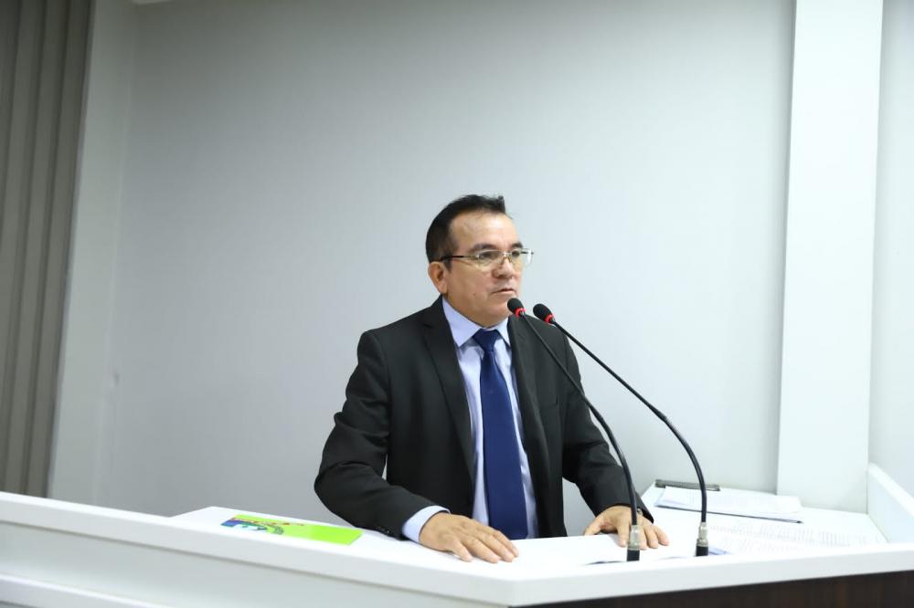 Massilon solicita convocação de comissão do concurso público para esclarecer sobre o certame