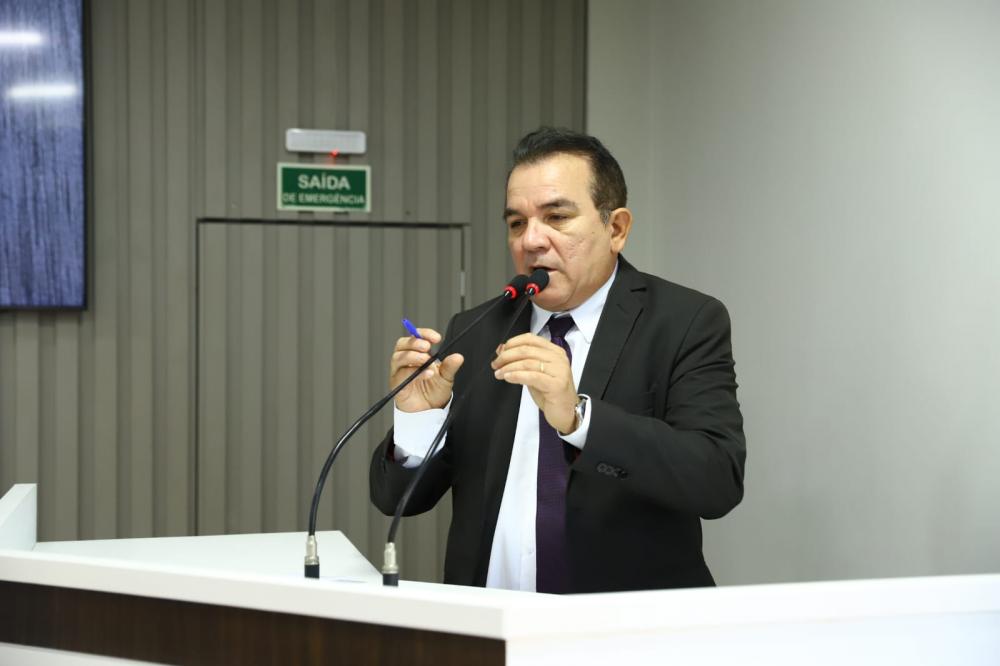 Massilon reitera pedido ao Executivo referente a iniciativa de PL que implementa piso salarial da enfermagem