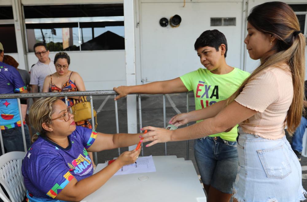 Prefeitura de Manaus inicia a retirada do segundo lote de pulseiras do #SouManaus 2023