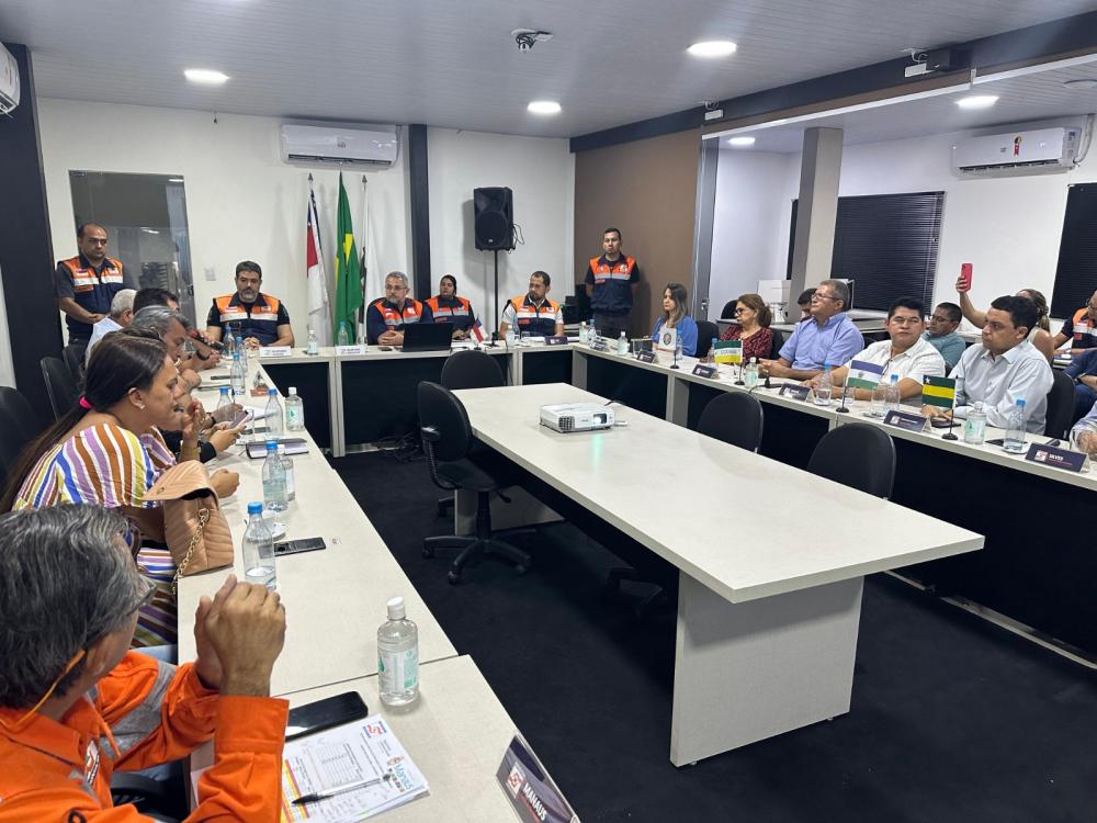 Estiagem no Amazonas: Prefeitos do interior se reúnem na Defesa Civil para alinhar ações de mitigação da seca