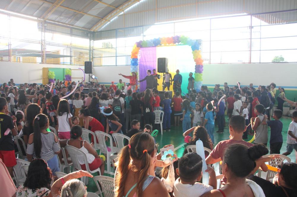 Projeto 'Circo na Escola' da Prefeitura de Manaus encanta alunos e moradores do bairro Colônia Antônio Aleixo