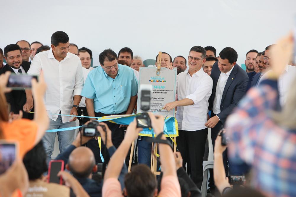 David Almeida anuncia construção de cerca de 17 mil moradias durante inauguração da sede da Semhaf