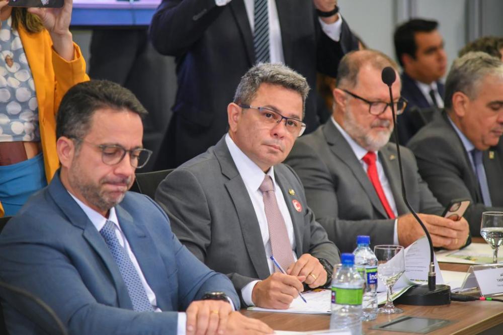 Governo do Amazonas reforça posição na reforma tributária e compromisso com economia verde em Brasília