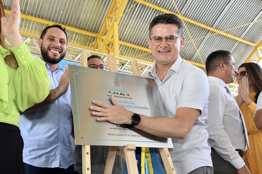 Prefeito David Almeida reinaugura a 333ª escola em 1.000 dias da gestão