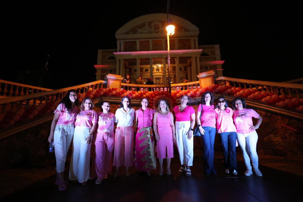 Governo do Estado abre o Outubro Rosa iluminando o Teatro Amazonas