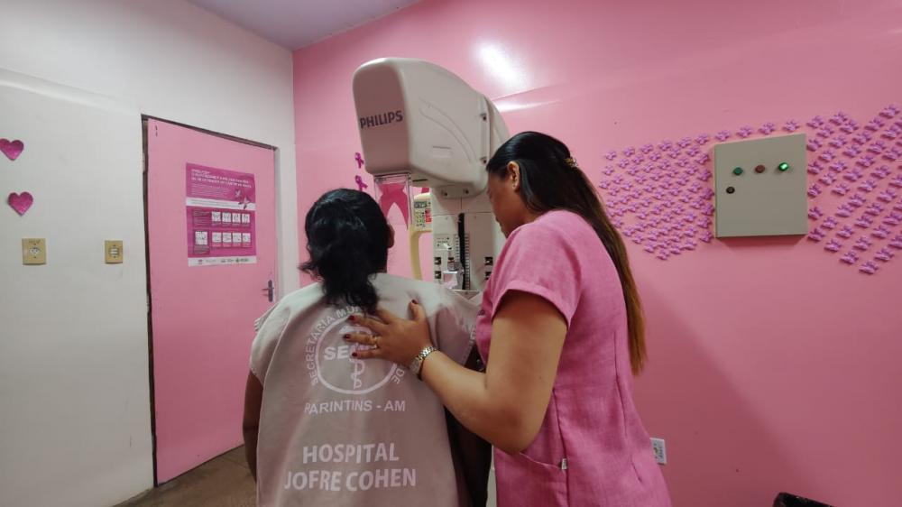 Campanha de Outubro Rosa começa em Parintins enfatizando saúde da mulher
