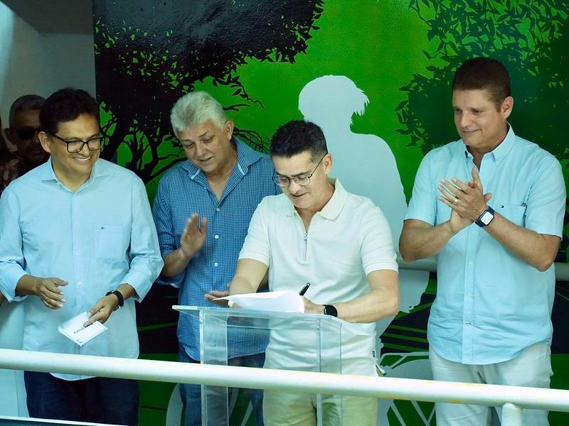 David Almeida sanciona lei que cria gratificação urbanística para servidores do licenciamento urbano de Manaus