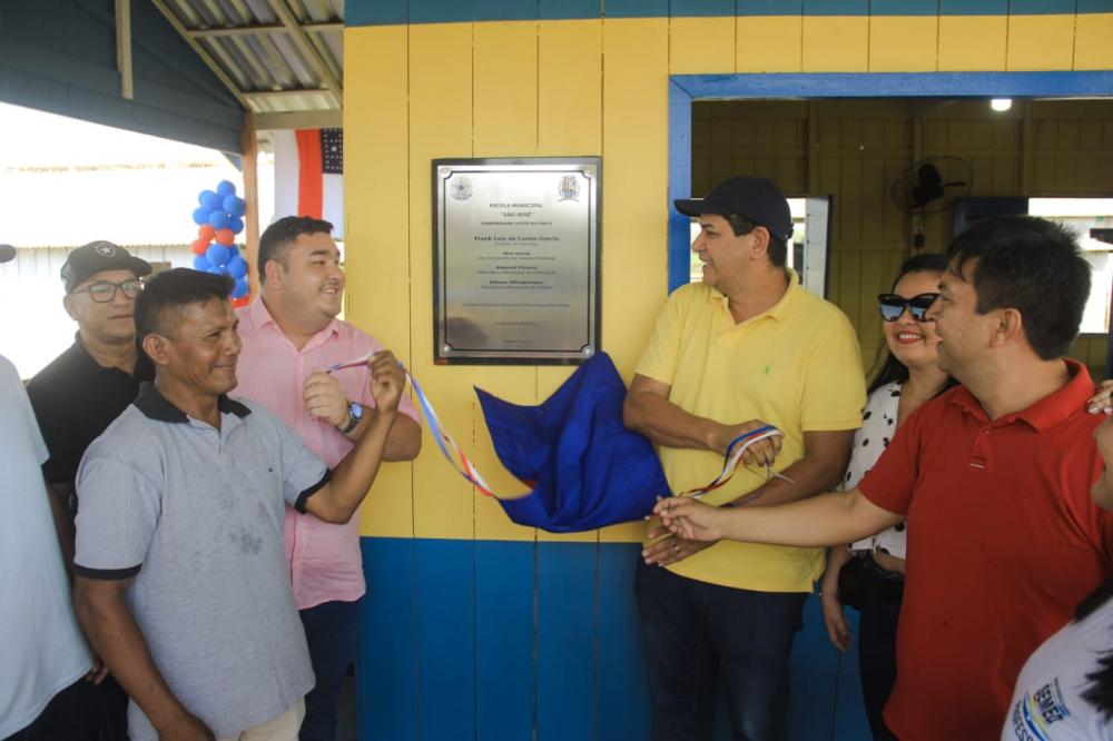 Bi Garcia marca início da semana de aniversário de Parintins com a inauguração de escolas na área rural