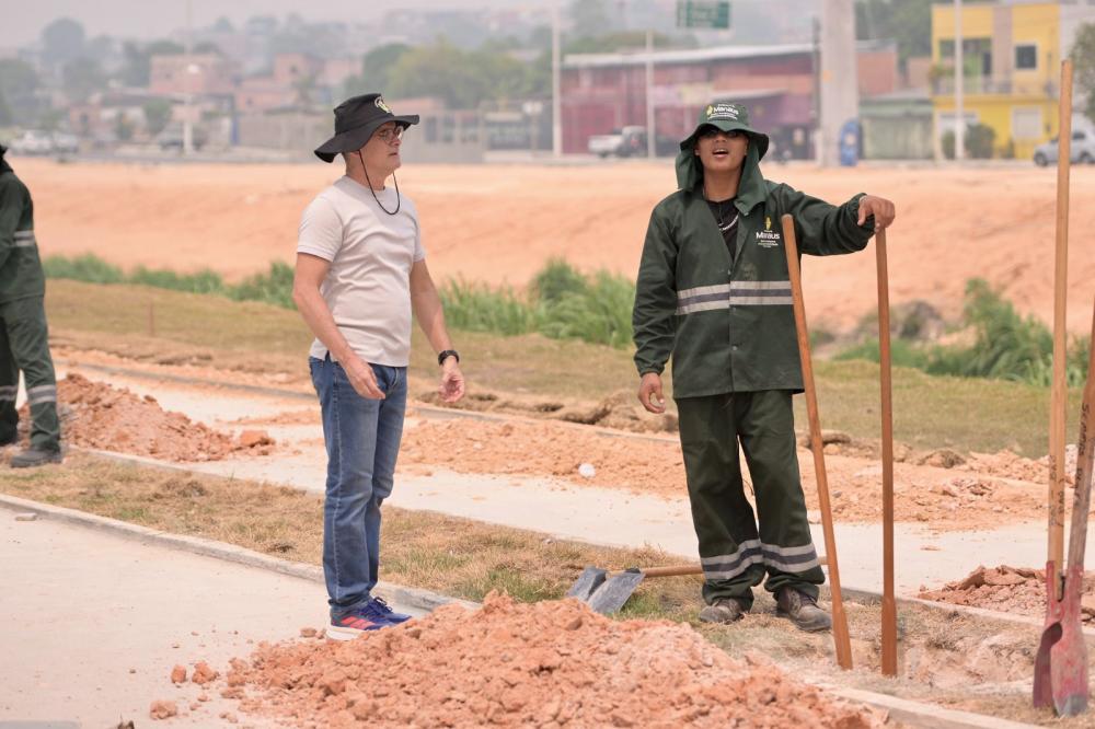 Parque Amazonino Mendes recebe serviços de acabamento, plantio de árvores e iluminação