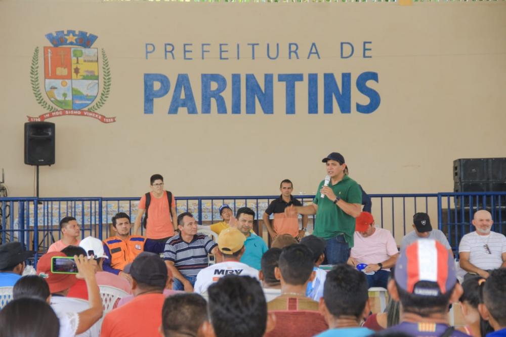 Bi Garcia dá o pontapé inicial para o asfaltamento da estrada Caburi - Mocambo - Monte Sinai com assinatura da ordem de serviço