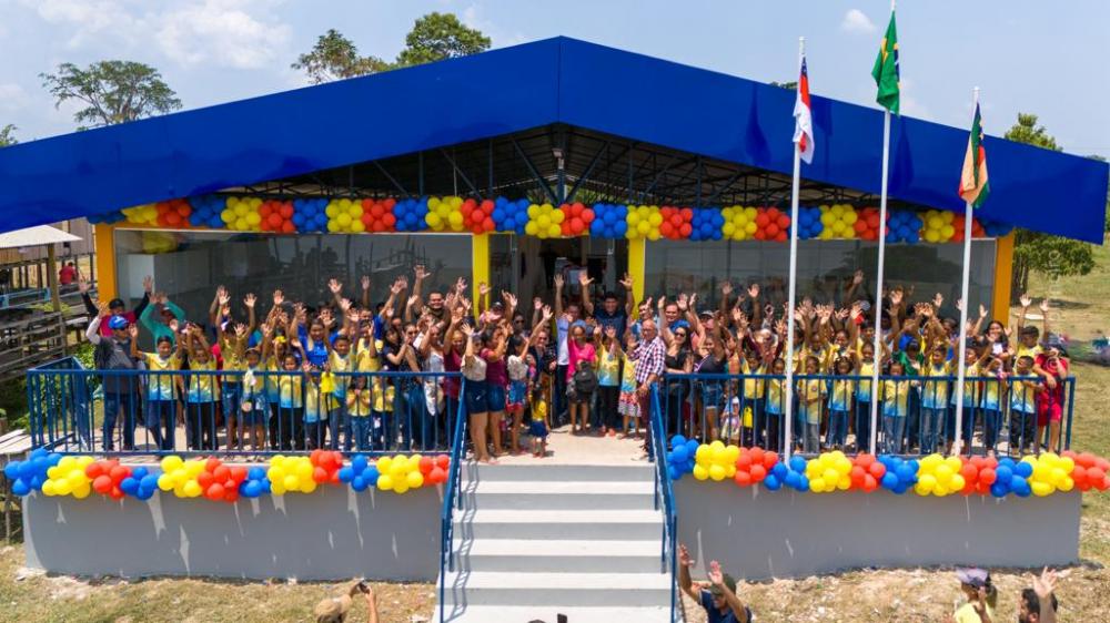 Bi Garcia investe em educação e inaugura segunda escola de concreto na várzea de Parintins