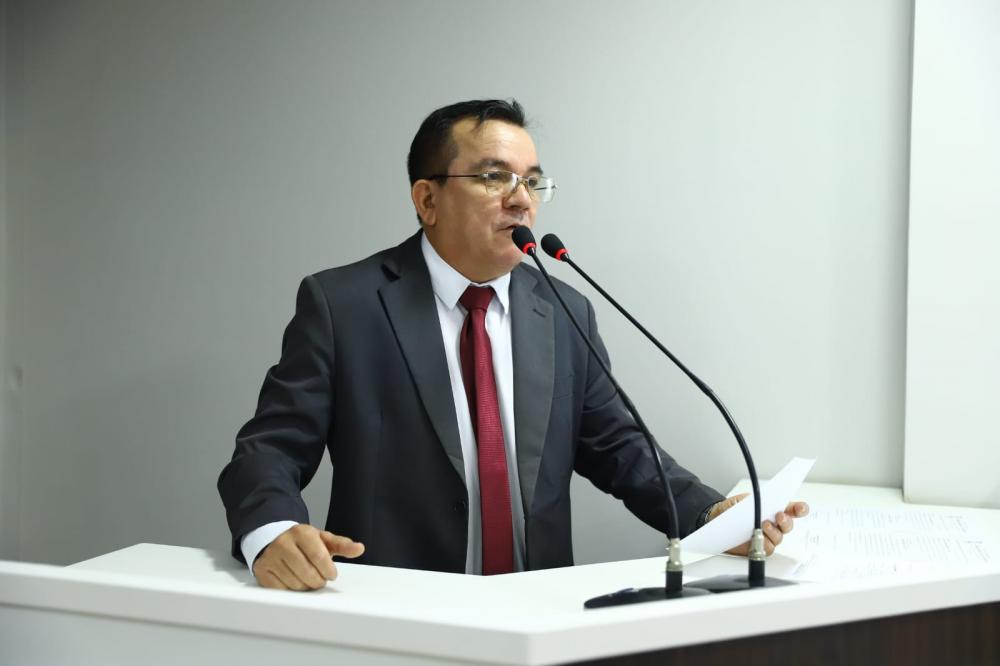 Massilon solicita limpeza e manutenção dos bueirose reitera pedido à população para o descarte correto do lixo