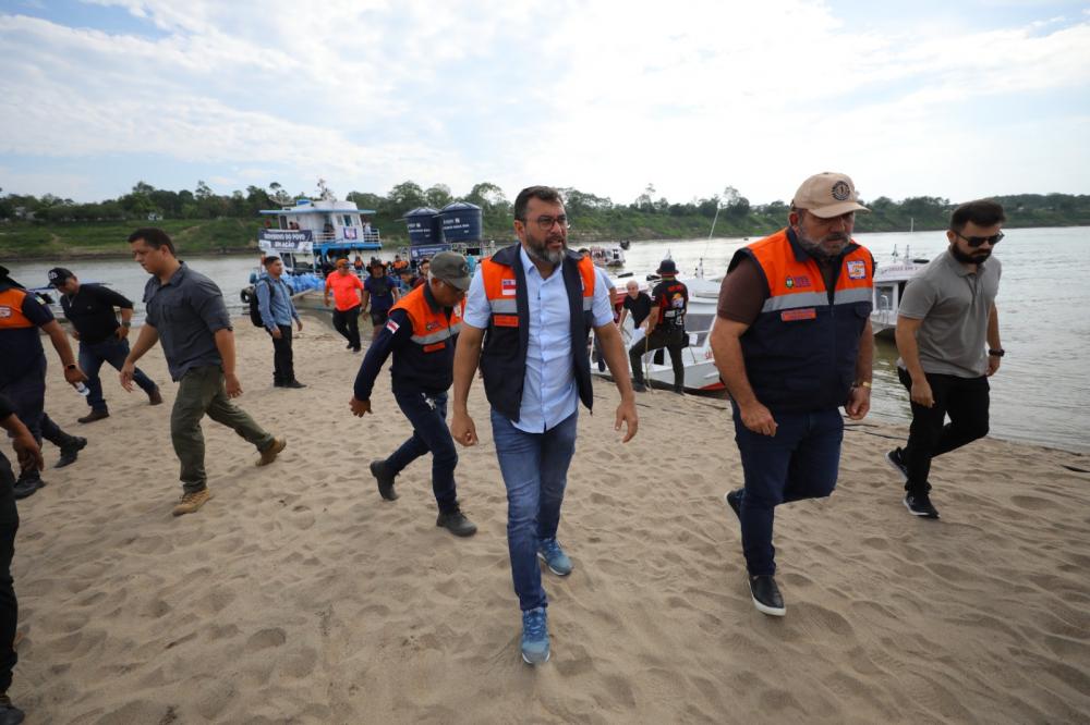 Wilson Lima coordena ajuda humanitária para mais de mil famílias afetadas pela estiagem em Tefé