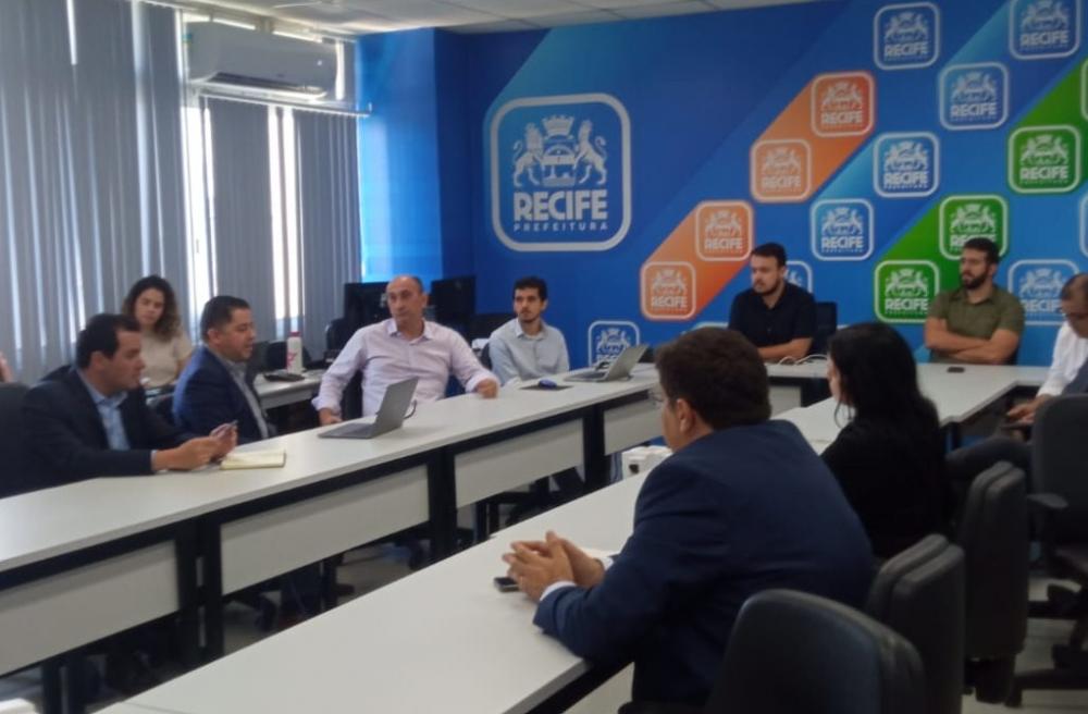 Representantes da Prefeitura de Manaus realizam visita técnica ao Centro de Operações de Recife