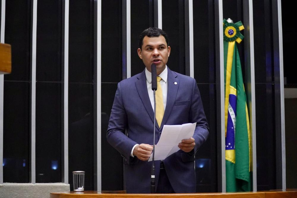 Saullo Vianna aprova na Câmara emenda a projeto que torna mais severas penas para furto e roubo de celulares e tablets