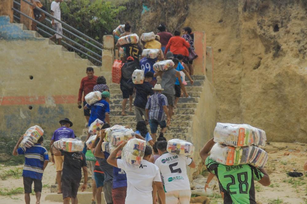 Em Parintins, ajuda humanitária chega a 400 famílias afetadas pela estiagem no Uaicurapá