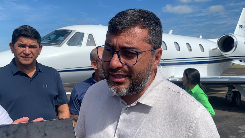 Wilson Lima realiza ações contra a seca e entrega títulos da ocupação do Pascoal Allágio, neste sábado (11), em Parintins