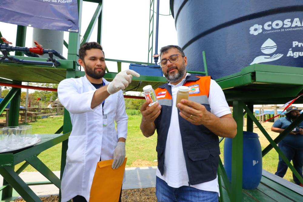 Comunidades ribeirinhas de Parintins recebem do Estado sistemas do “Água Boa” e 11 mil copos de água