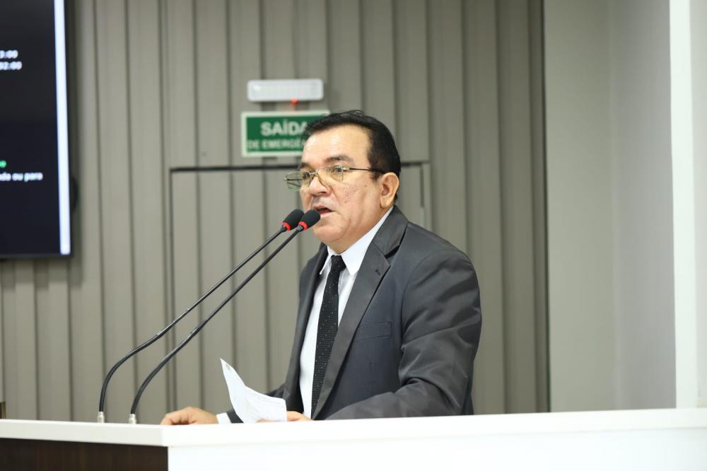 Massilon pede informações sobre o andamento e conclusão da obra da Escola Beatriz Maranhão