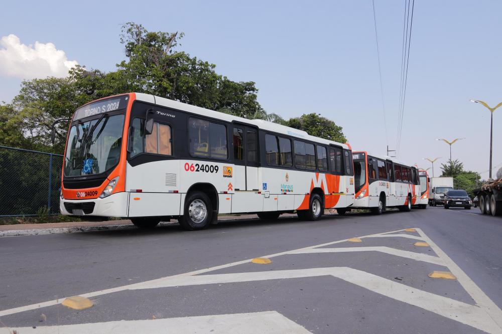 Prefeito David Almeida entrega novos ônibus e totaliza 315 veículos modernos na frota de Manaus