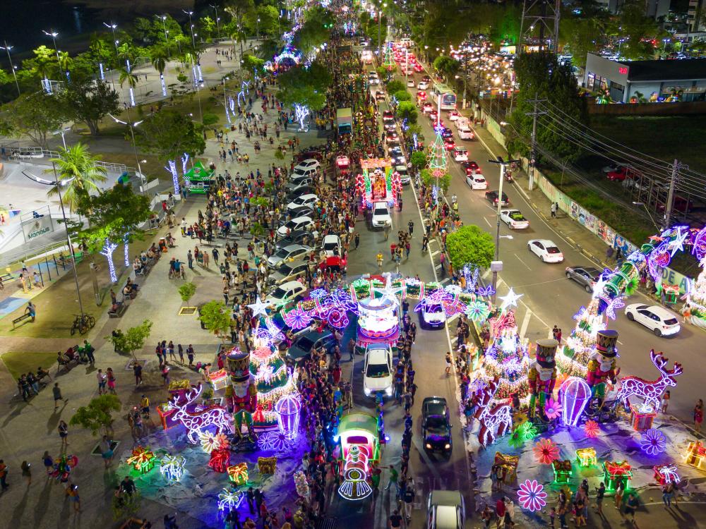 Eventos natalinos da prefeitura impulsionam economia no final de ano e encantam público em Manaus