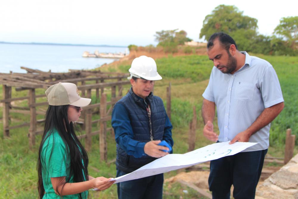 Prefeitura de Parintins e Ministério avaliam orla para iniciar construção do muro de arrimo
